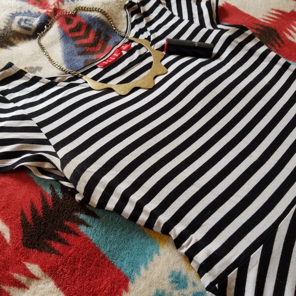 Black/White Striped Peplum top - Picture 7 of 7